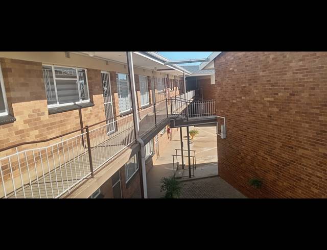 2 BEDROOM FLAT FOR SALE IN ADAMAYVIEW